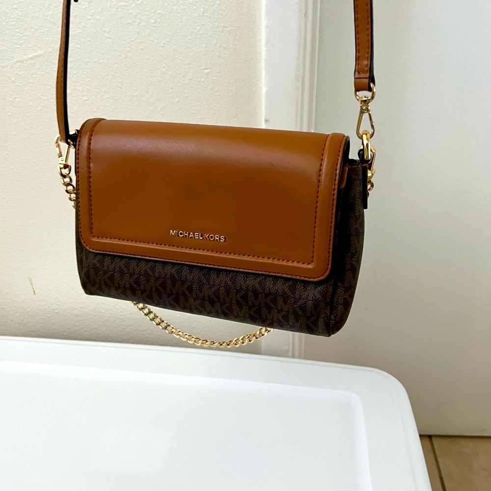 Michael Kors cute cross body